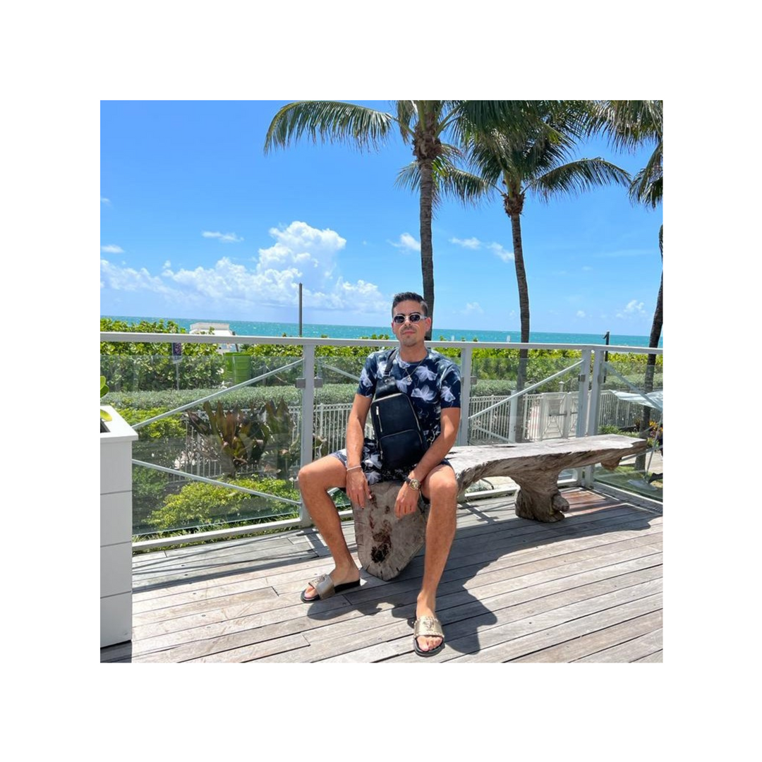 Carbon Black Leather Sling Bag - Image 8